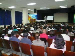 drcarlos-nogueira-en-taller