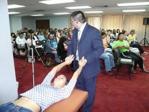 foto-alberto-con-omnain-explicando
